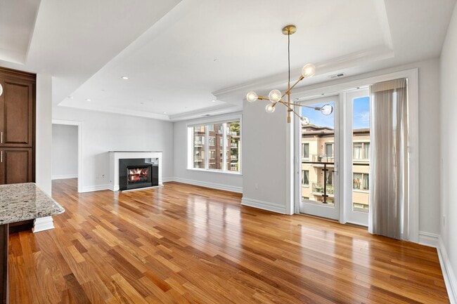 Building Photo - 250 Henley Pl