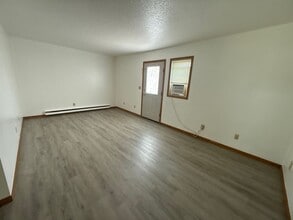 Building Photo - 3126 18th Ave W
