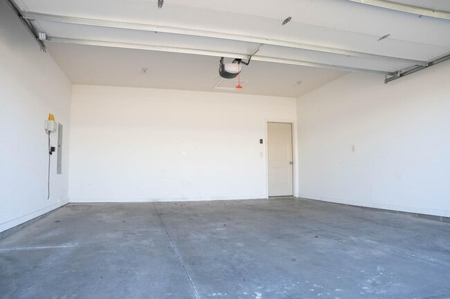 Foto del edificio - 626 W C St