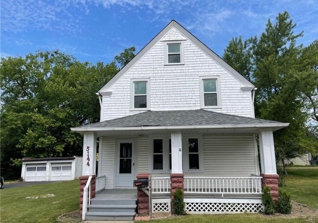 Building Photo - Maple Heights Single-Family 3Bd 2Ba!