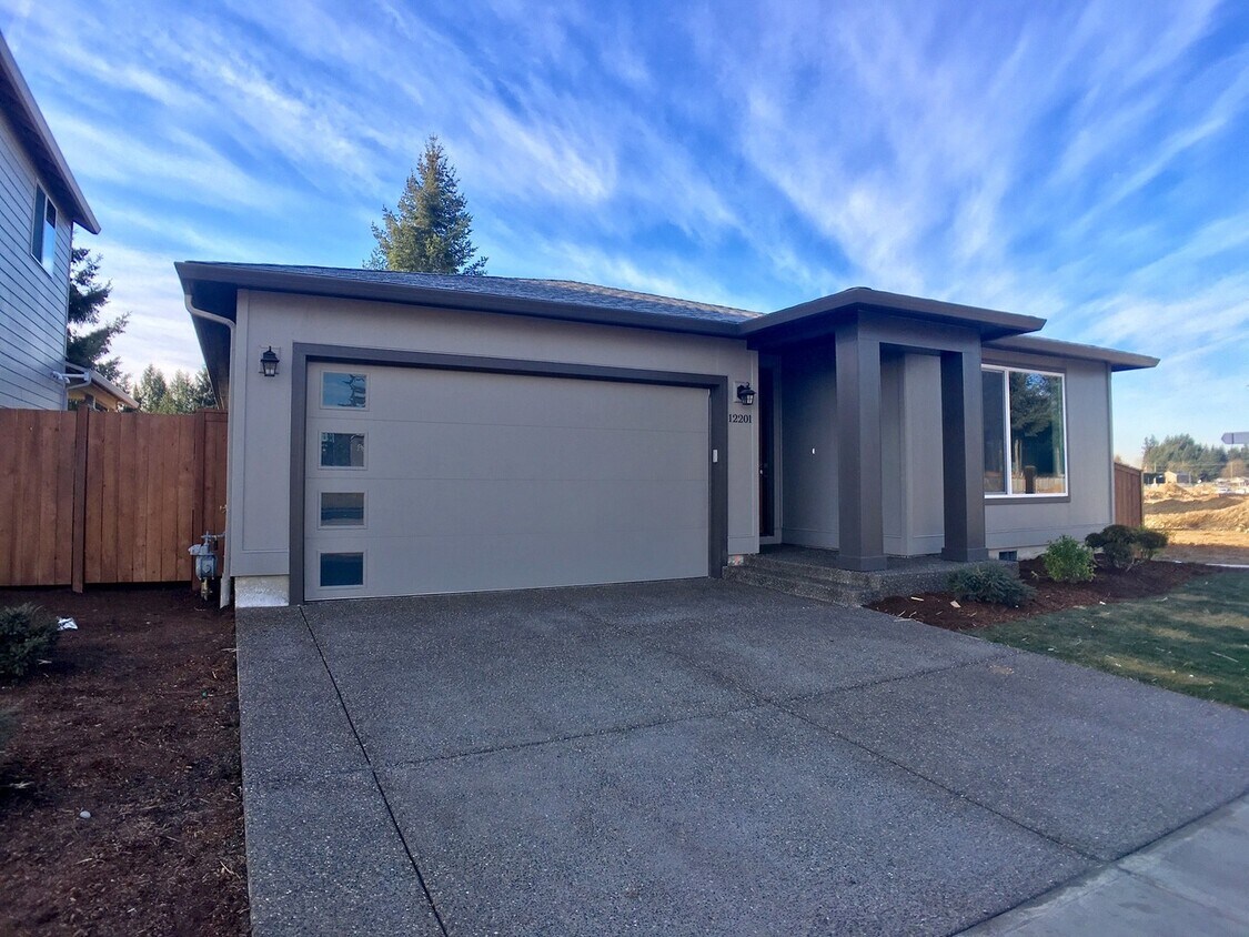 Nearly New 3 Bedroom Ranch Style Home! Go... - Nearly New 3 Bedroom Ranch Style Home!  Go...