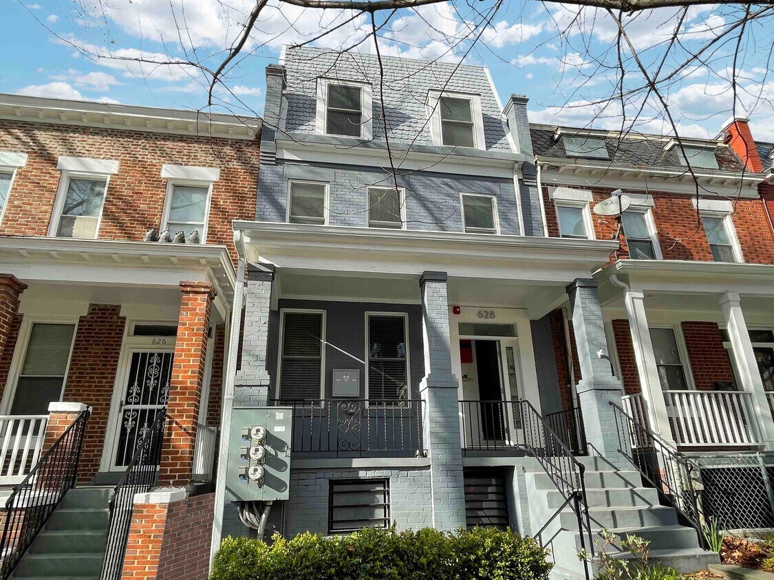628 I St NE