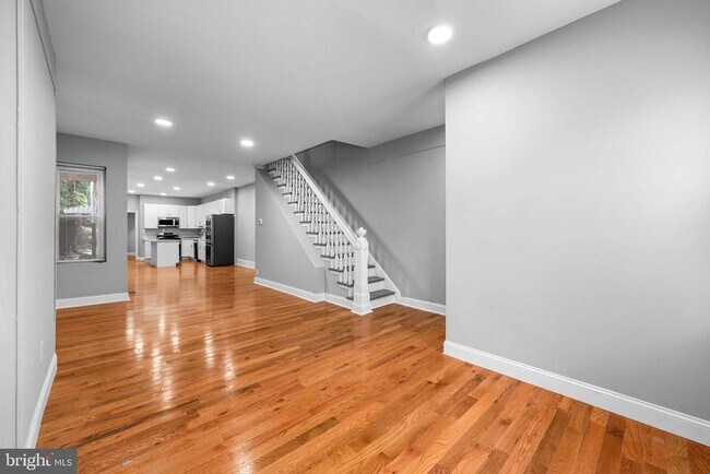 Foto del edificio - 1011 W 5th St