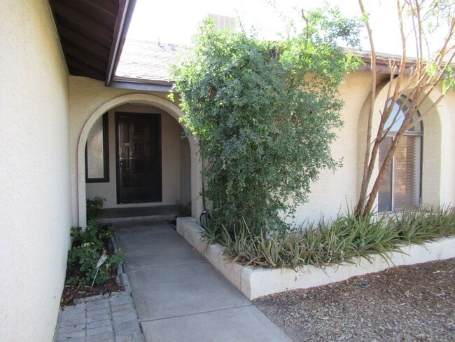 Foto del edificio - Spacious 4 Bedroom Home in Convenient Mesa...