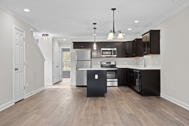 Foto del edificio - New Construction Townhome!