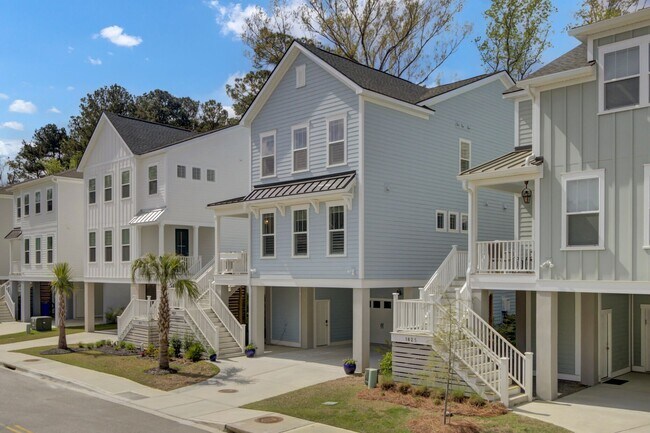 Building Photo - Impressive 4 bedroom home + office with el...