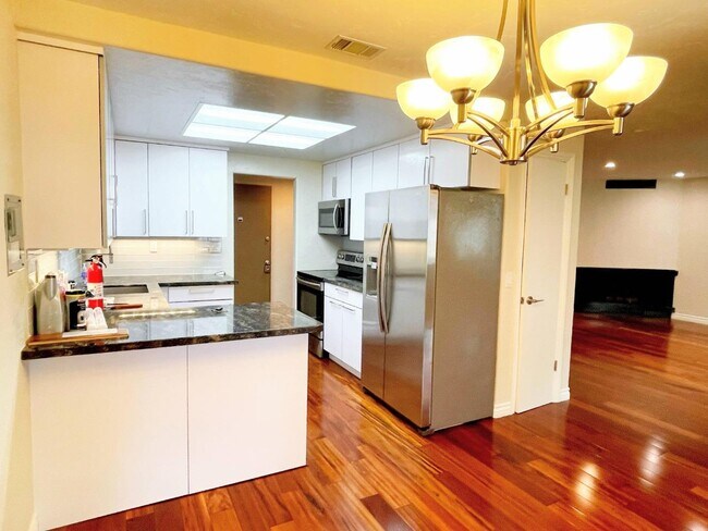 Foto del edificio - 552 Toyon Ave