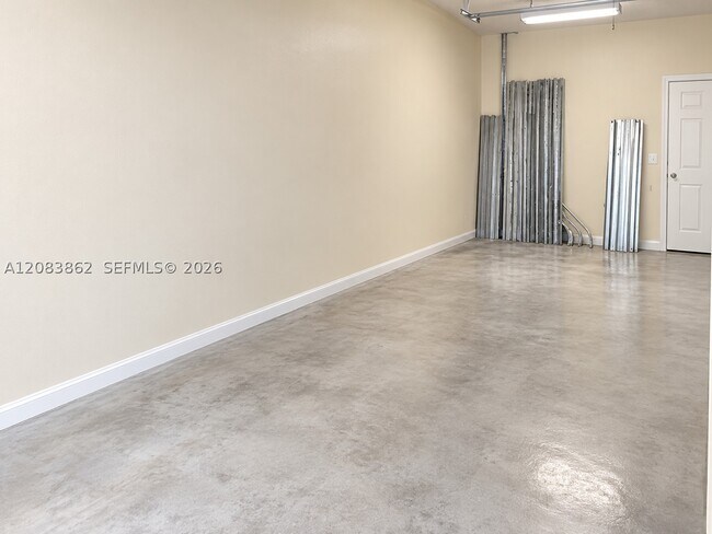 Building Photo - 2304 Belmont Ln