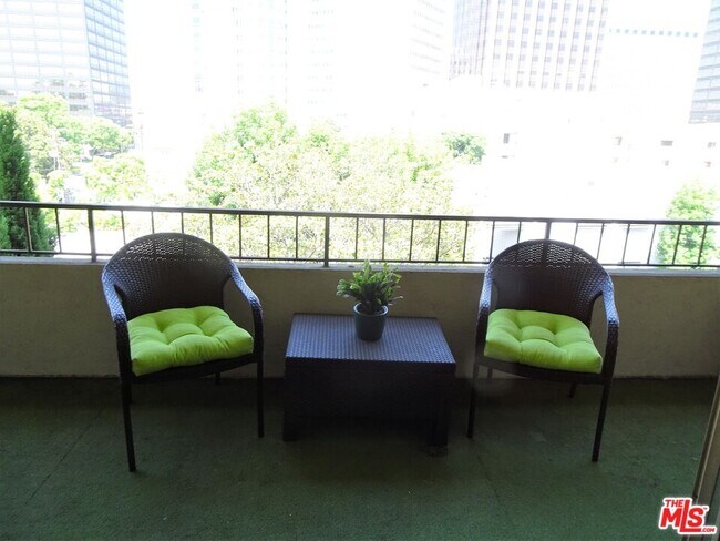 Foto del edificio - 1300 Midvale Ave