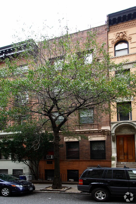 Building Photo - 307 W 76th St