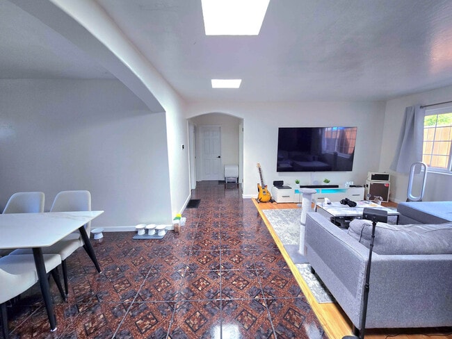 Building Photo - 2946 E 29th St