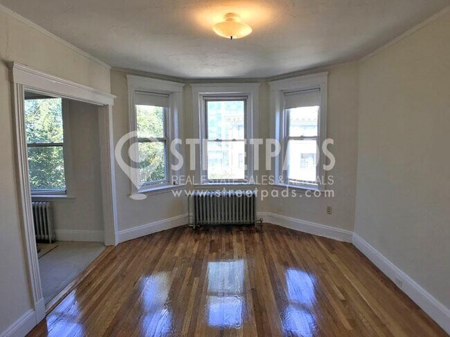 Building Photo - bedroom in Boston MA 02215
