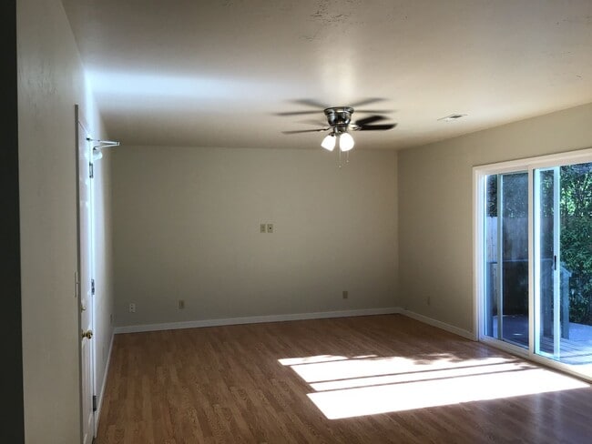 Foto del edificio - Three bedroom home in Fair Oaks