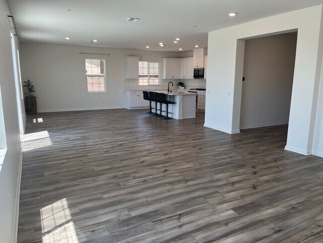 Foto del edificio - Lake Elsinore 5 Bedroom
