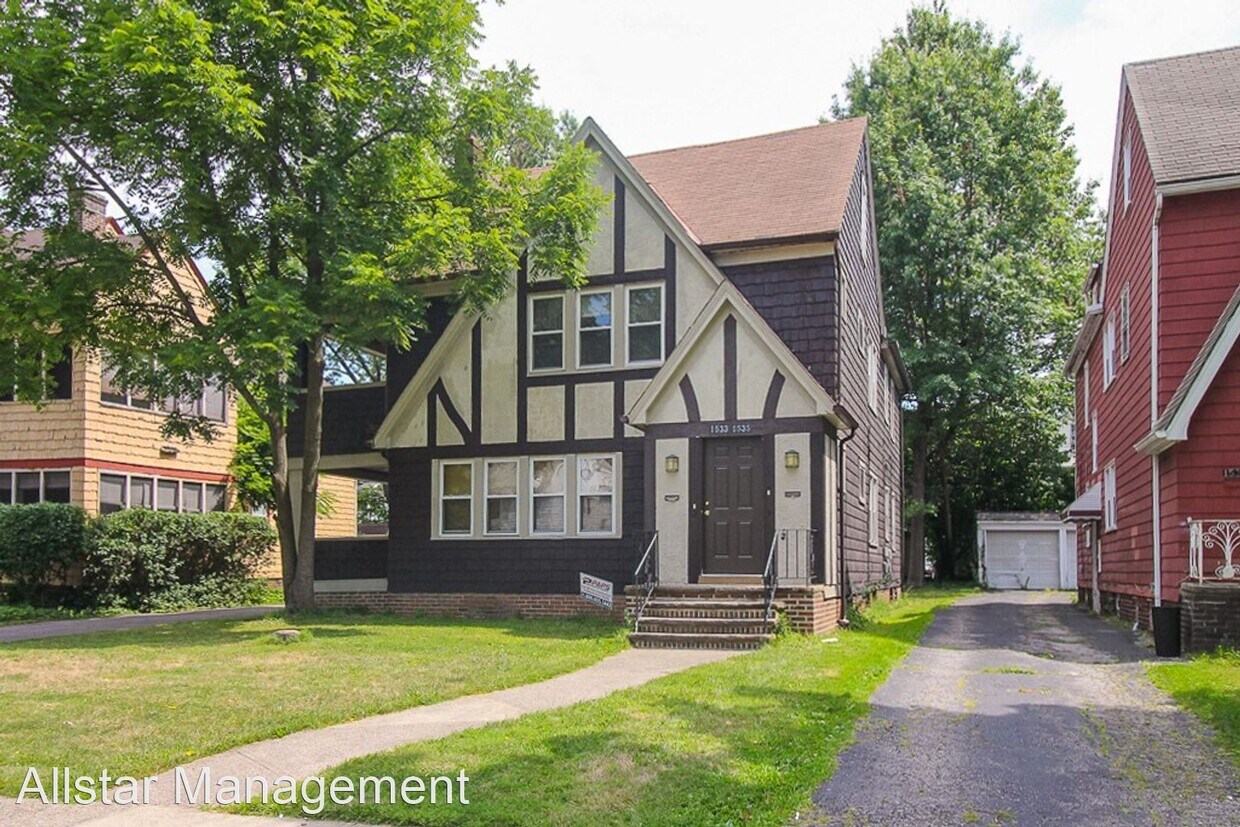 2 br, 1 bath House 1535 Genesee Road House Rental in South Euclid