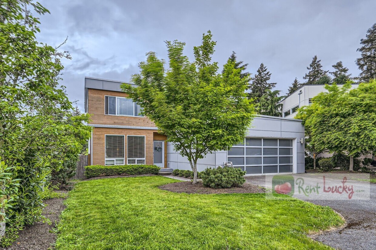 Foto principal - Spectacular 5-Bedroom Seattle Home in Pine...
