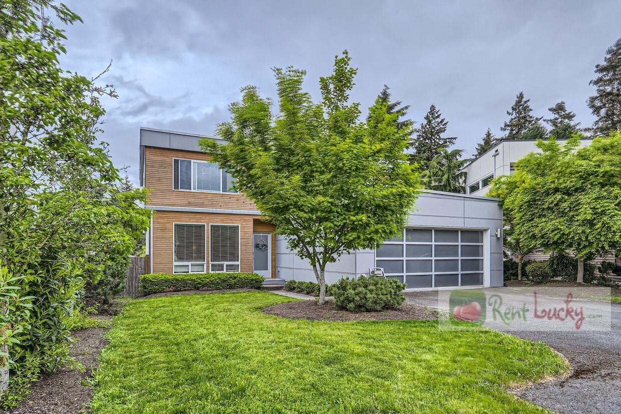 Primary Photo - Spectacular 5-Bedroom Seattle Home in Pine...