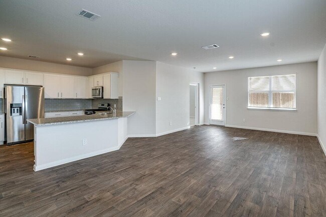 Foto del edificio - 152 Docile Lp