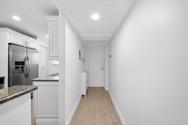 Foto del edificio - 5321 NE 24th Terrace