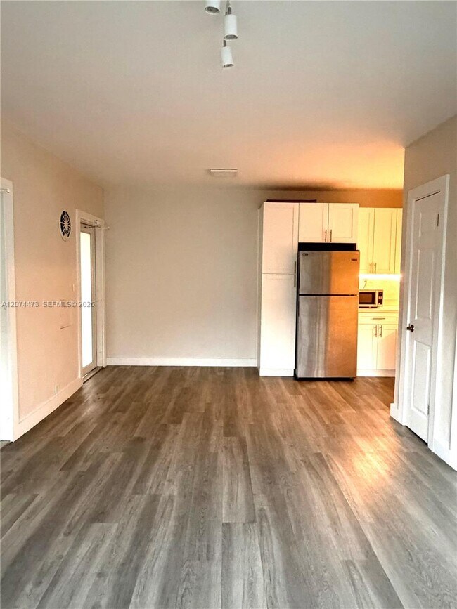 Foto del edificio - 7400 Harding Ave