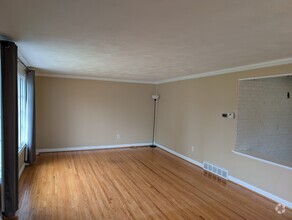 Building Photo - 43 Fairelm Ln