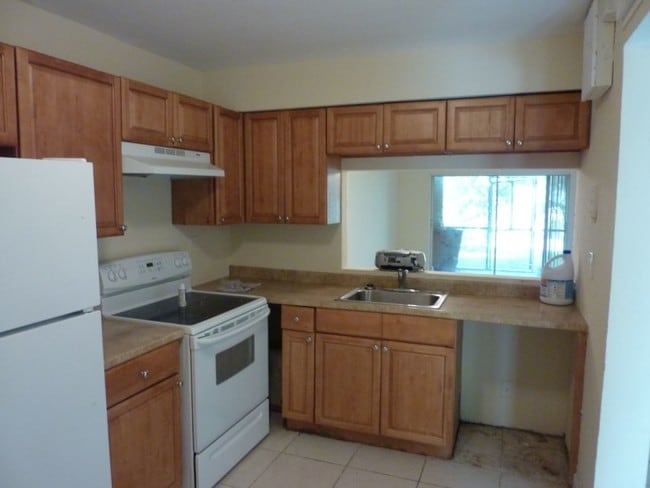 Building Photo - 2571 NW 56th Ave