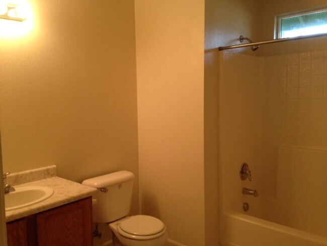 Building Photo - 1756 Eugenia Ave