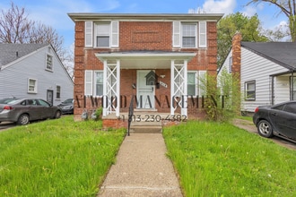 Building Photo - 14118-20 Evergreen Rd