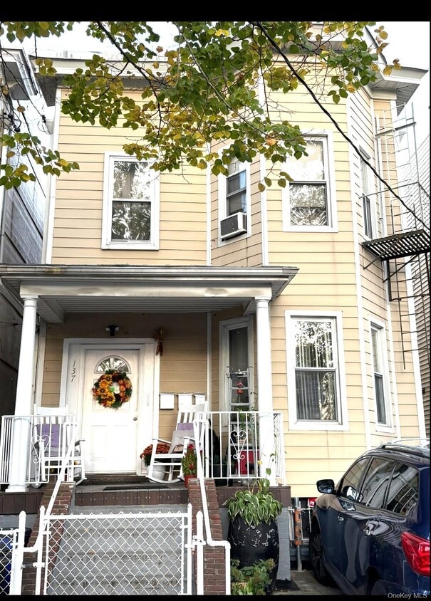 Primary Photo - 137 S 12th Ave