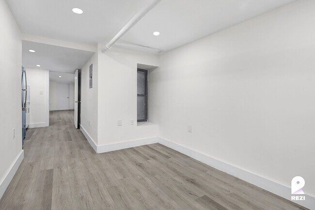 Foto del edificio - 169 E 105th St