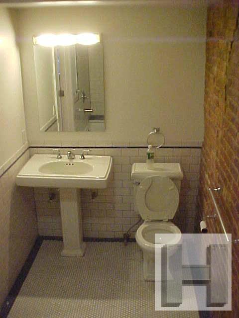 Building Photo - 261 W 121st St