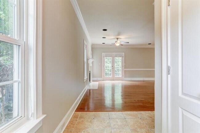 Building Photo - 3705 Paces Park Cir SE