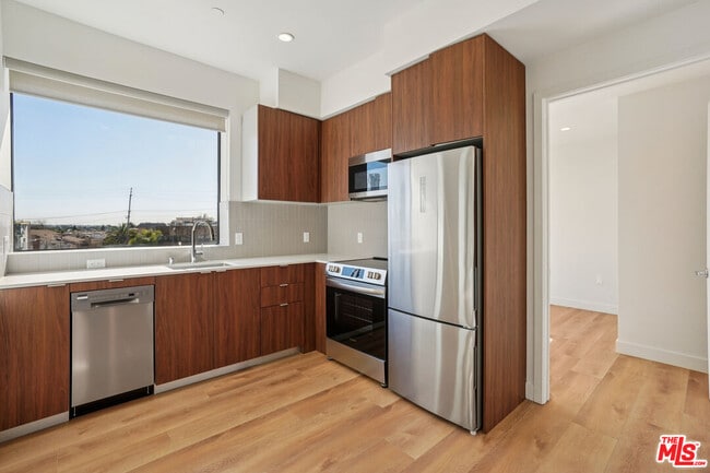 Foto del edificio - 10431 Santa Monica Blvd