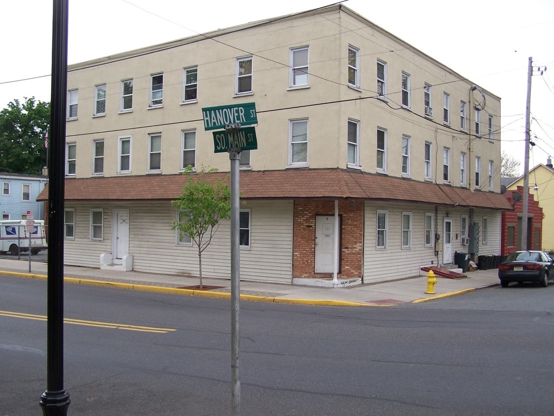Building Photo - 210-212 S Main St