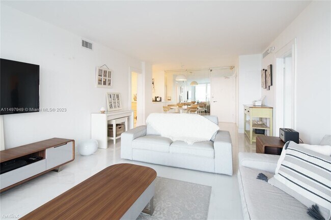 Foto del edificio - 2 br, 2 bath Condo - 5151 Collins Ave Apt 734