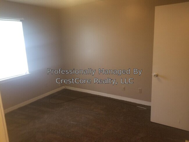 Building Photo - 2105 St John Ave