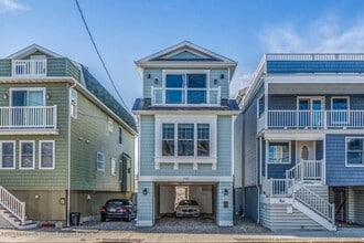 Building Photo - 107 17th Ave