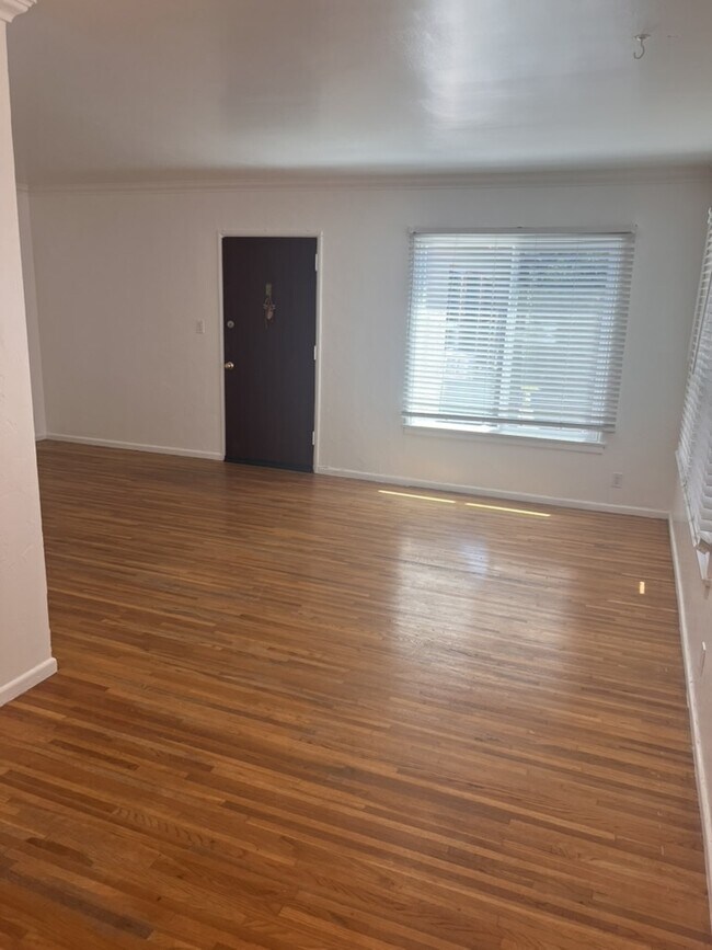 Foto del edificio - 4277 Tujunga Ave
