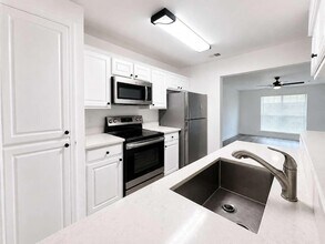 Building Photo - 305 N Arizona Dr