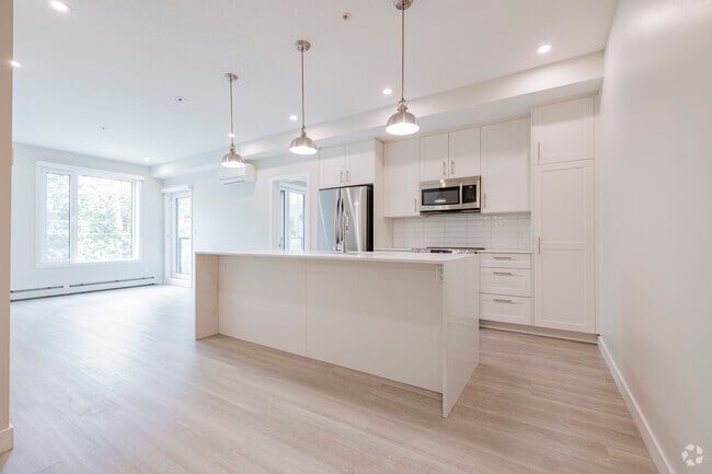 2BR, 2BA - 994SF - Kitchen - The Victoria on 5th