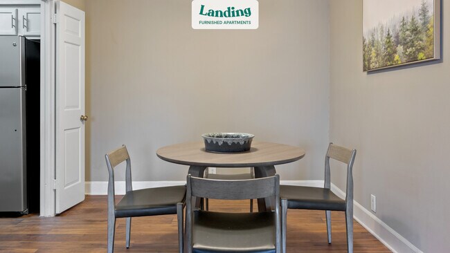 Foto del edificio - 4141 Woodlawn Dr