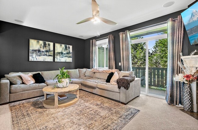 Building Photo - 4Bd/2.5Ba Renton Townhome