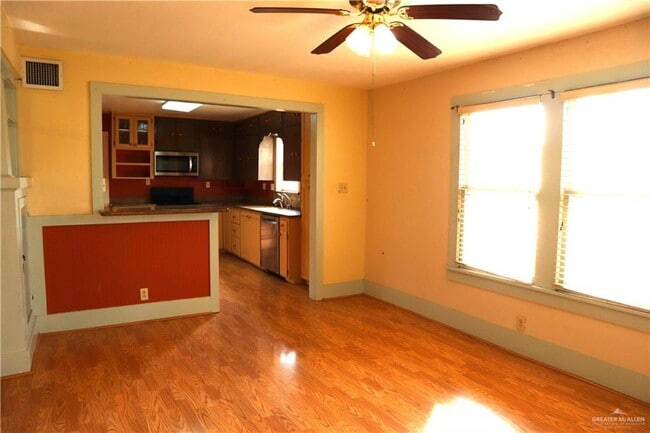 Foto del edificio - 15 E 8th St