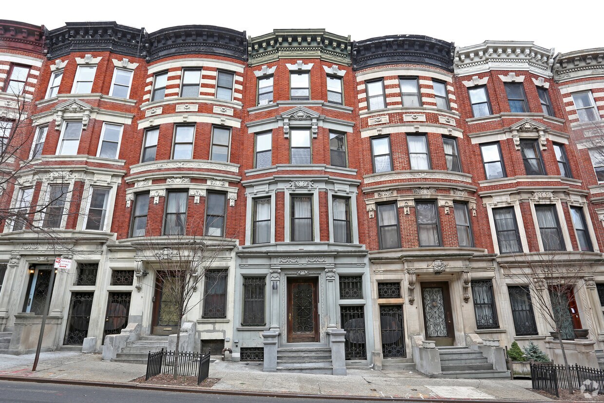 Building Photo - 461 W 141st St