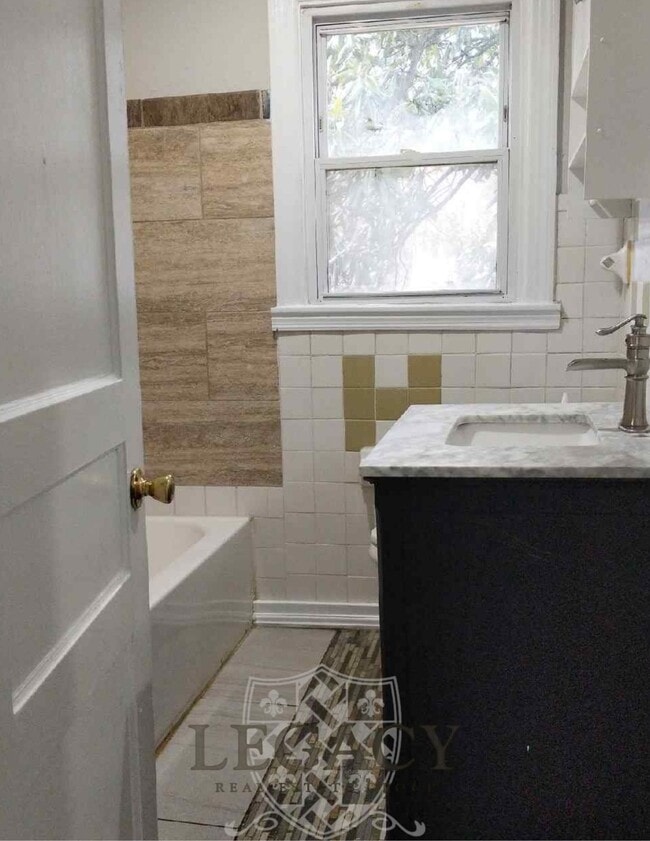 Foto del edificio - 1976 Loney Dr