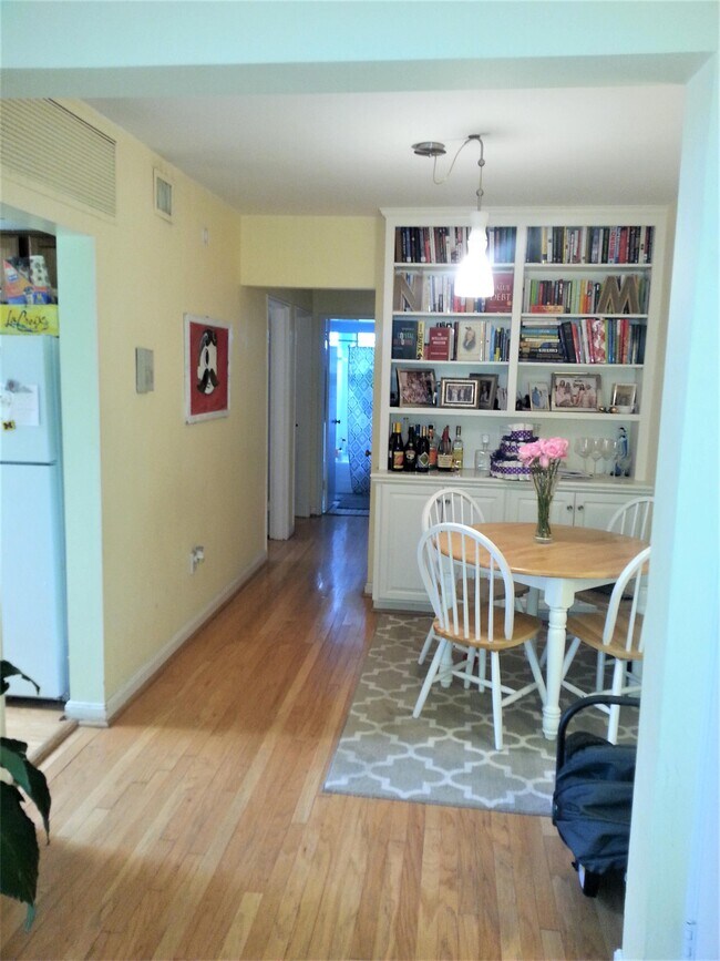 Foto del edificio - 2605 39th St NW