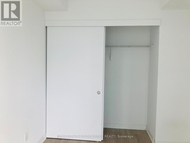 Building Photo - 185 Roehampton Ave