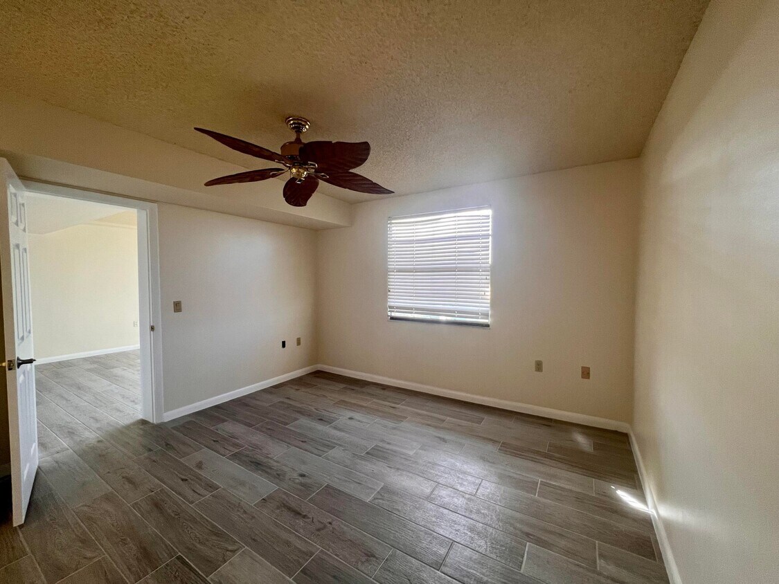 Foto principal - 3515 Village Blvd