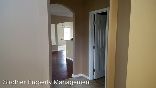 Building Photo - 460 Highgrove Dr