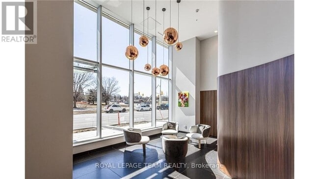 Photo du bâtiment - 805 Carling Ave